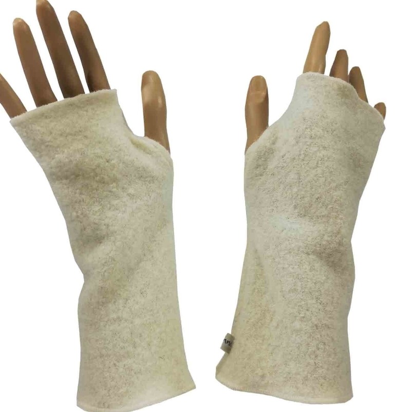 Walk Mütze Walk Schal Walk Stulpen Set wollweiß Walk Mütze Walk Schal Walk Stulpen Set wollweiß von klennes