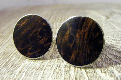 Manschettenknöpfe Silber 925 Grenadill-Maser Holz Ø 18mm Manschettenknöpfe Silber 925 Grenadill-Maser Holz Ø 18mm von Holzfelge