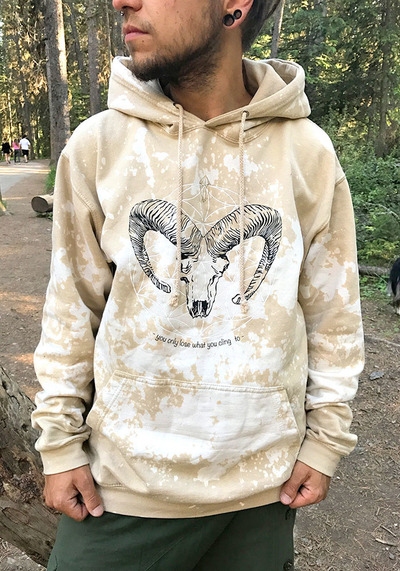 bullskull-hoodie-ram-hippie-goa-klamotten-monotobi-batik-tie-dye-bohemian-blume-des-lebens-sweatshirt-heilige-geometrie-pullover-psychedelic bullskull-hoodie-ram-hippie-goa-klamotten-monotobi-batik-tie-dye-bohemian-blume-des-lebens-sweatshirt-heilige-geometrie-pullover-psychedelic von MONOTOBI ॐ Psy-Hippie-Goa-Shop