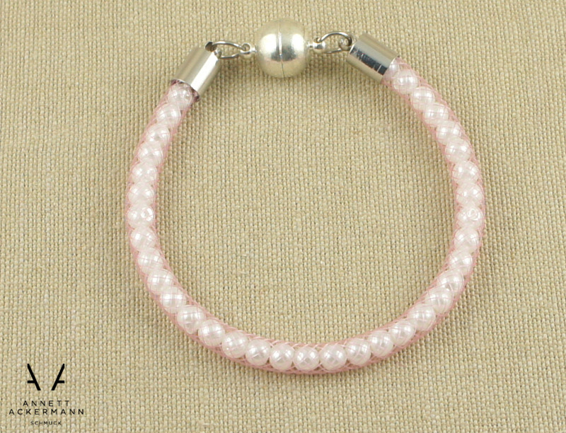 Rose Quartz //Armband & Kette // Perlen im Netzschlauch Rose Quartz //Armband & Kette // Perlen im Netzschlauch von Ackermann-Schmuck