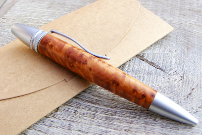 Drehkugelschreiber / Sandarak Holz / Ø14mm, Länge 122mm Drehkugelschreiber / Sandarak Holz / Ø14mm, Länge 122mm von Holzfelge