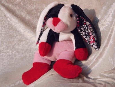 SCHACHBRETT Design HASE rot schwarz weiß Kuscheltier SCHACH Pinguin Design Plüschtier Wohndeko Unikat HANDMADE SCHACHBRETT Design HASE rot schwarz weiß Kuscheltier SCHACH Pinguin Design Plüschtier Wohndeko Unikat HANDMADE von https://www.tallhappycolours.de/