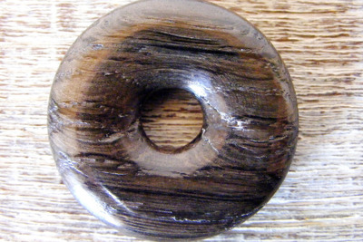 Holzanhänger "Donut" Mooreiche Holz Ø 35mm Holzanhänger "Donut" Mooreiche Holz Ø 35mm von Holzfelge
