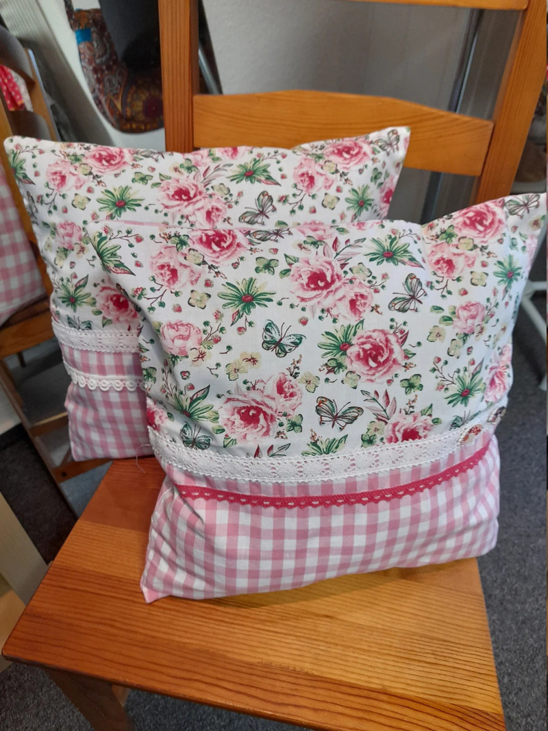 Dekokissen mit Rosenmuster von Lieblingsshop4You