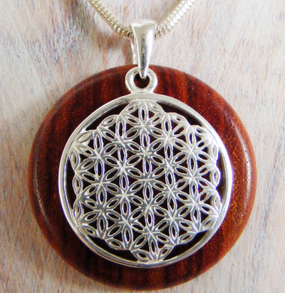 Silberkette Holzanhänger, Rosenholz Ø30mm + Blume des Lebens Silberkette Holzanhänger, Rosenholz Ø30mm + Blume des Lebens von Holzfelge