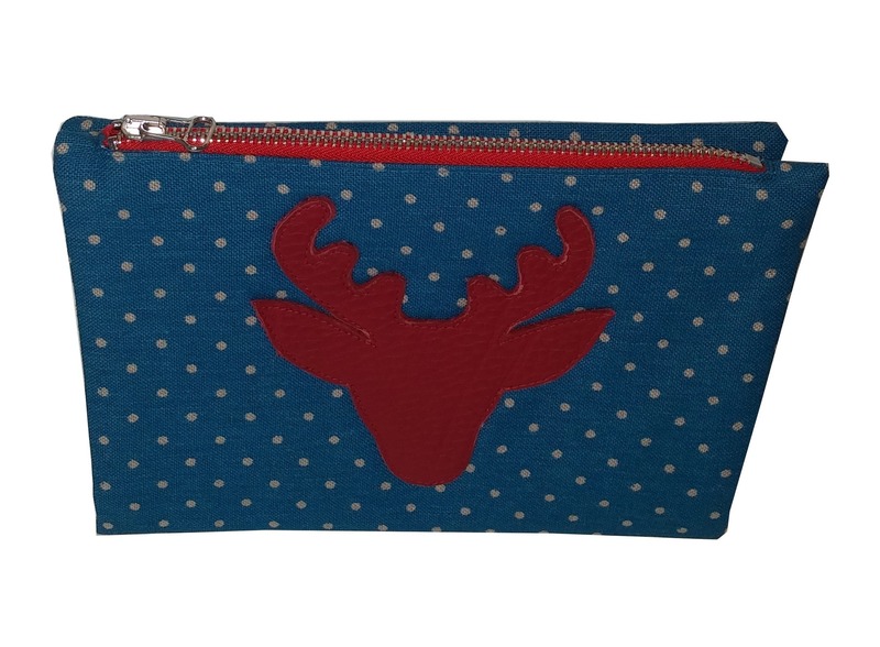 Stoff Doppel Clutch mit Hirschkopfmotiv weiß / blau gepunktet von Unikats-by-Sabine-Greim