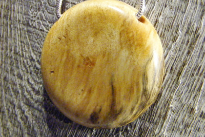 Silberkette Holzanhänger, Esche Ø38mm, Länge: 42cm Silberkette Holzanhänger, Esche Ø38mm, Länge: 42cm von Holzfelge