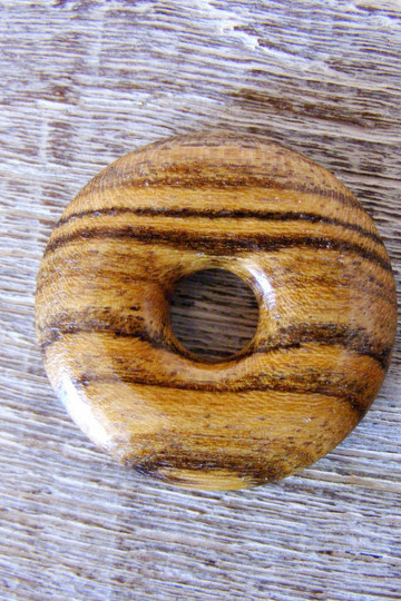 Holzanhänger "Donut" Bocote Holz Ø 35mm von Holzfelge