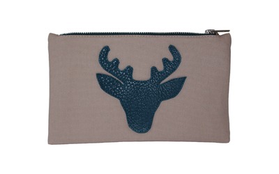 Stoff Clutch mit Hirschkopfmotiv in beige Stoff Clutch mit Hirschkopfmotiv in beige von Unikats-by-Sabine-Greim