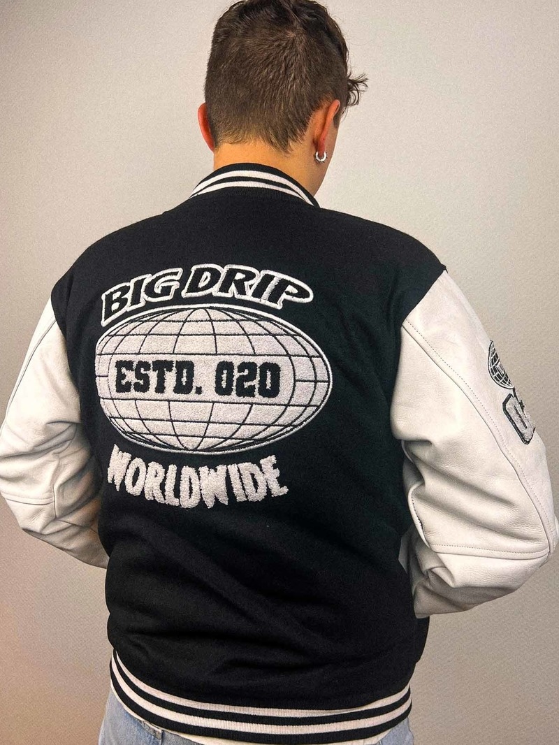 BGDRP Worldwide College Jacket – Varsity Schwarz BGDRP Worldwide College Jacket – Varsity Schwarz von Big Drip