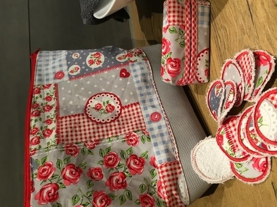 Kosmetiktasche mit Abschminkpads und Taschentüchertasche von C-Fashion-Design