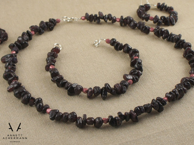 Granat Nuggets mit Facette // 3er-Set // Kette, Armband & Ohrringe von Ackermann-Schmuck