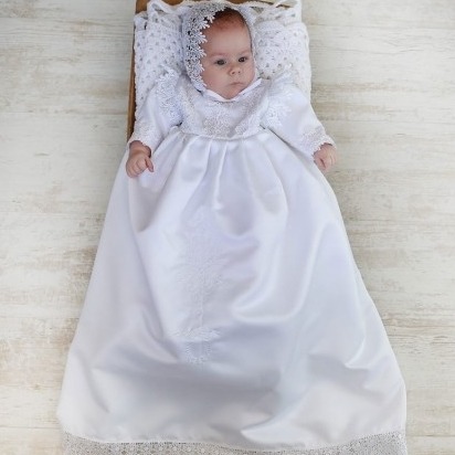 Taufkleid Aquitania mit Spitzenhäubchen als Set von BK-Design