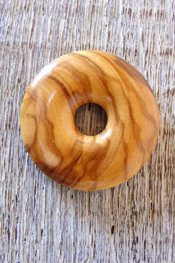 Holzanhänger "Donut" Olivenholz Ø 35mm von Holzfelge