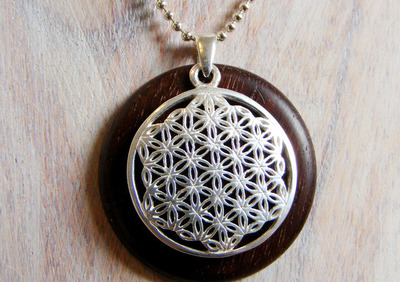 Silberkette Holzanhänger, Eisenholz Ø30mm + Blume des Lebens Silberkette Holzanhänger, Eisenholz Ø30mm + Blume des Lebens von Holzfelge