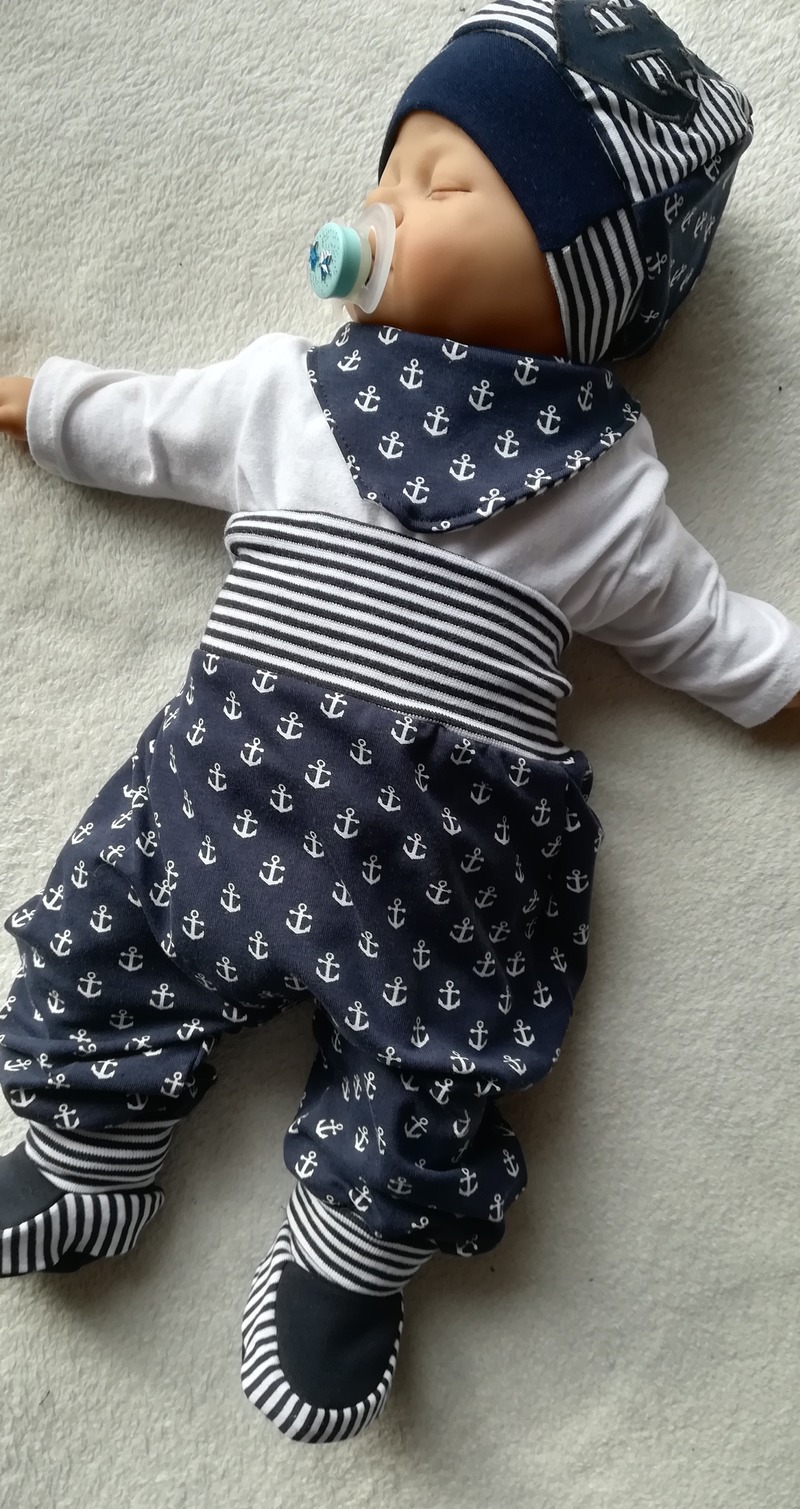 4tlg.Set aus Babyhose, Mütze, Tuch und Schuhen von Handmade-byTony