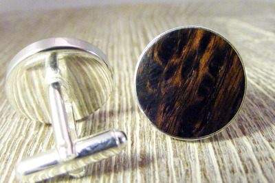 Manschettenknöpfe Silber 925 Grenadill-Maser Holz Ø 18mm Manschettenknöpfe Silber 925 Grenadill-Maser Holz Ø 18mm von Holzfelge