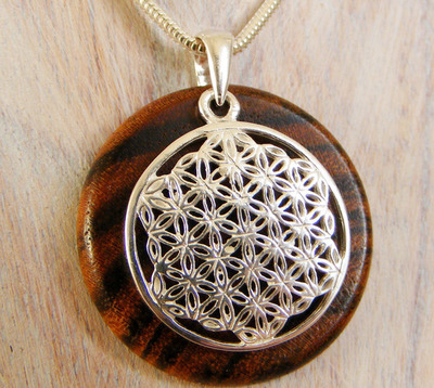 Silberkette Holzanhänger, Bocote Ø30mm + Blume des Lebens Silberkette Holzanhänger, Bocote Ø30mm + Blume des Lebens von Holzfelge