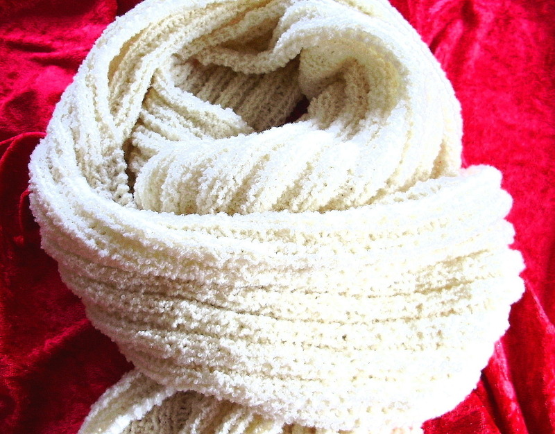 Schal★Strickschal★Boucle★in Creme★aus hochwertiger Wolle★handgestrickt★ Schal★Strickschal★Boucle★in Creme★aus hochwertiger Wolle★handgestrickt★ von Hobbyhaus