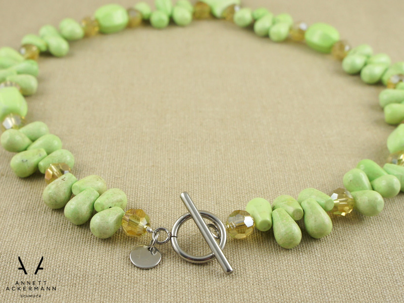 Greenery // Howlite Drop // 2er-Set // Kette & Ohrringe Greenery // Howlite Drop // 2er-Set // Kette & Ohrringe von Ackermann-Schmuck