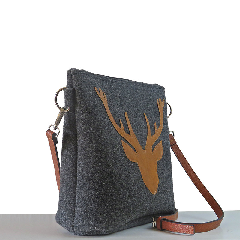 Filzhandtasche ANNI mit Applikation Hirsch, Schwarz Filzhandtasche ANNI mit Applikation Hirsch, Schwarz von Margritli Country Style