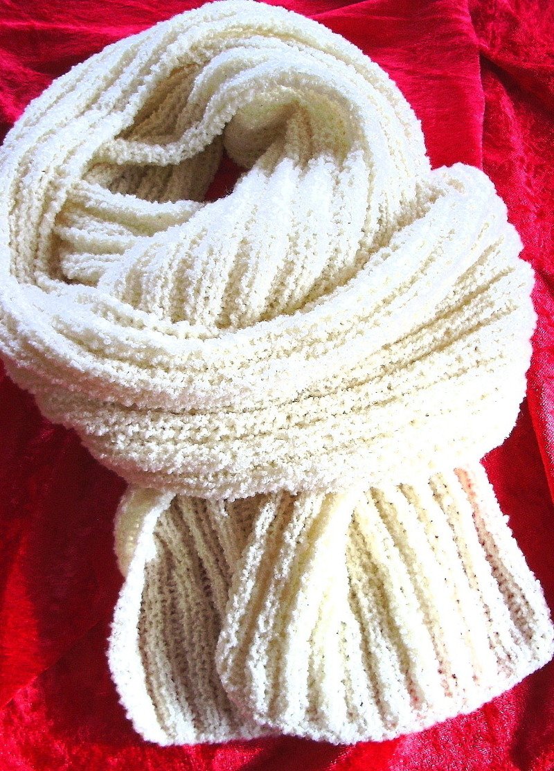 Schal★Strickschal★Boucle★in Creme★aus hochwertiger Wolle★handgestrickt★ Schal★Strickschal★Boucle★in Creme★aus hochwertiger Wolle★handgestrickt★ von Hobbyhaus