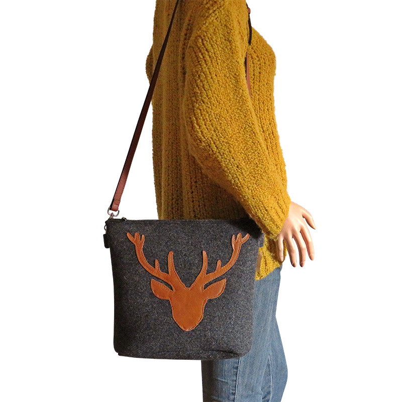 Filzhandtasche ANNI mit Applikation Hirsch, Schwarz Filzhandtasche ANNI mit Applikation Hirsch, Schwarz von Margritli Country Style