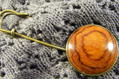 Tuchnadel / Kiltnadel Cocobolo Holz Ø 25mm Tuchnadel / Kiltnadel Cocobolo Holz Ø 25mm von Holzfelge