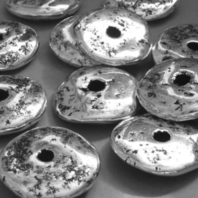 Keramik Perle versilbert von baoshi perleninspirationen