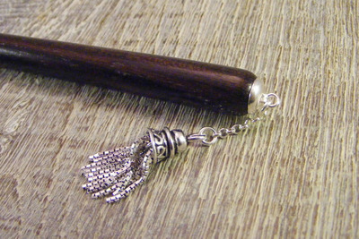 Haarstab mit Silberquaste Ziricote Holz Ø 9mm Haarstab mit Silberquaste Ziricote Holz Ø 9mm von Holzfelge