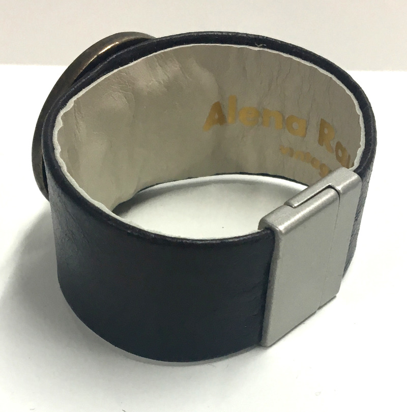 "Star W" Armreif Leder Glas von Alena-Raufer