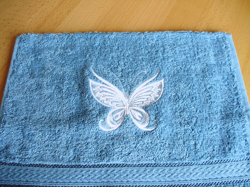 Gästehandtuch♥White Butterfly♥mit einem weißen Schmetterling♥bestickt♥ von Hobbyhaus