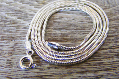 Silber 925 Schlangenkette Ø1,2mm Länge 45cm Silber 925 Schlangenkette Ø1,2mm Länge 45cm von Holzfelge