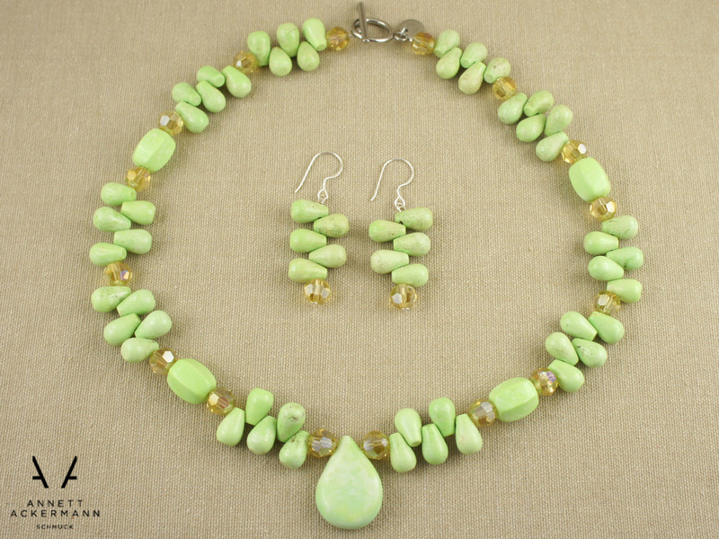 Greenery // Howlite Drop // 2er-Set // Kette & Ohrringe Greenery // Howlite Drop // 2er-Set // Kette & Ohrringe von Ackermann-Schmuck
