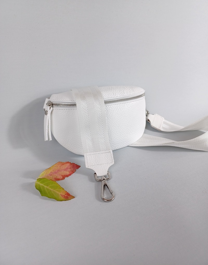 Bauchtasche Leder Umhängetasche Weiß Gürteltasche Nappaleder Crossbody Tasche mit Ledergürtel / gemustertem Riemen von BoutiqueSofi