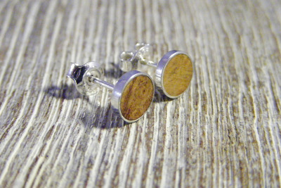Holz Ohrstecker Silber 925 Robinie-Maser Holz Ø 6mm Holz Ohrstecker Silber 925 Robinie-Maser Holz Ø 6mm von Holzfelge