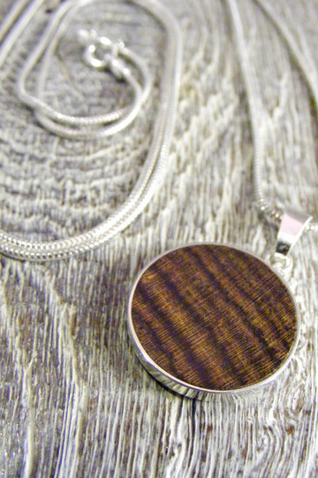 Silberkette mit Anhänger aus 925 Silber, Bocote Holz Ø 18mm, Länge 70cm Silberkette mit Anhänger aus 925 Silber, Bocote Holz Ø 18mm, Länge 70cm von Holzfelge