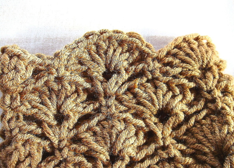 Pulswärmer★in braun★im Muschelmuster★gehäkelt★ Pulswärmer★in braun★im Muschelmuster★gehäkelt★ von Hobbyhaus