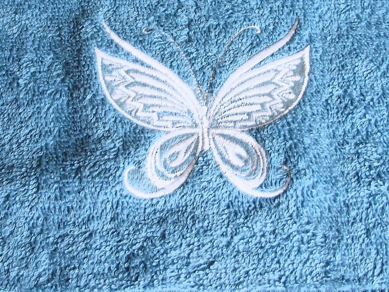 Gästehandtuch♥White Butterfly♥mit einem weißen Schmetterling♥bestickt♥ von Hobbyhaus