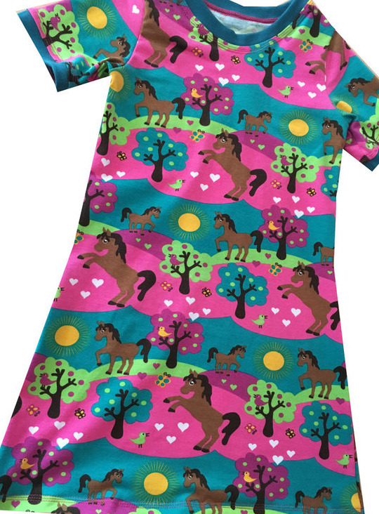 Mädchenkleid Gr. 122/128, Pferde, Bio-Jersey, Sommerkleid von C-Fashion-Design
