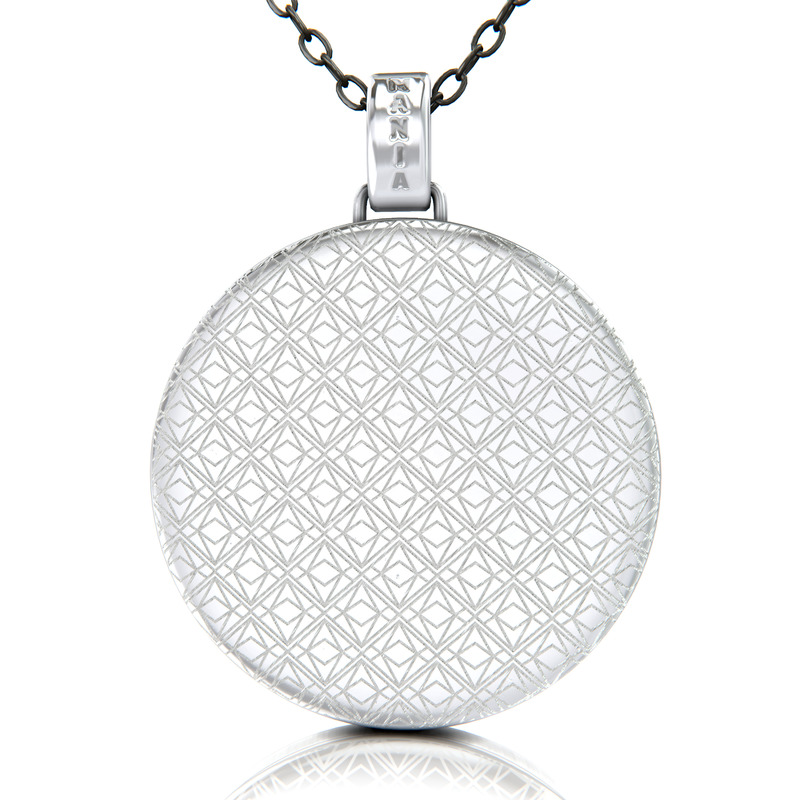 Monochrom Kette mit Gravur auf Anhänger mit Silberlegierung von Mania.Design - Die besondere Kette mit Gravur