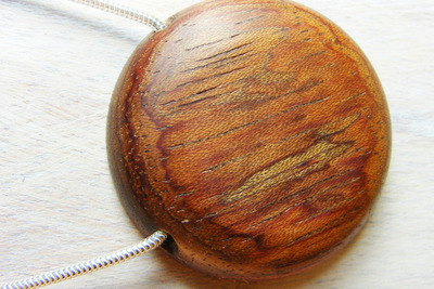 Silberkette Holzanhänger, Bubinga Ø39mm, Länge: 42cm von Holzfelge