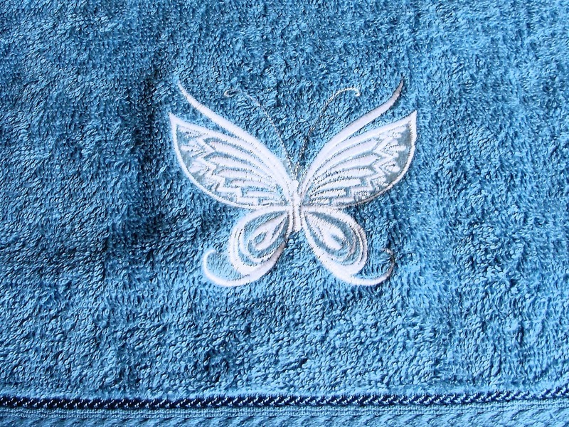 Gästehandtuch♥White Butterfly♥mit einem weißen Schmetterling♥bestickt♥ von Hobbyhaus