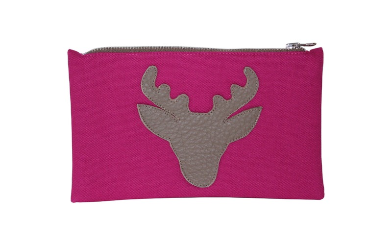 Stoff Clutch mit Hirschkopfmotiv in beere von Unikats-by-Sabine-Greim