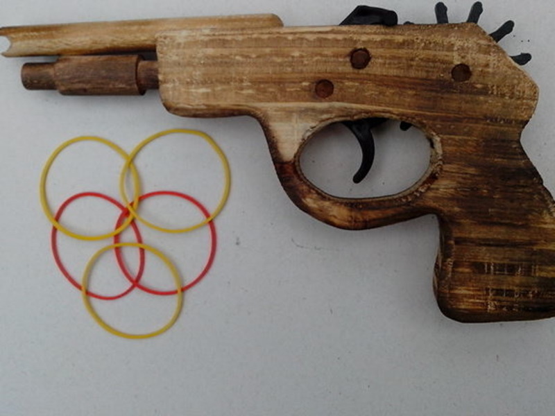 Gummiband-Holzpistole Gummiband-Holzpistole von dreimal6