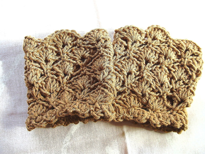 Pulswärmer★in braun★im Muschelmuster★gehäkelt★ Pulswärmer★in braun★im Muschelmuster★gehäkelt★ von Hobbyhaus