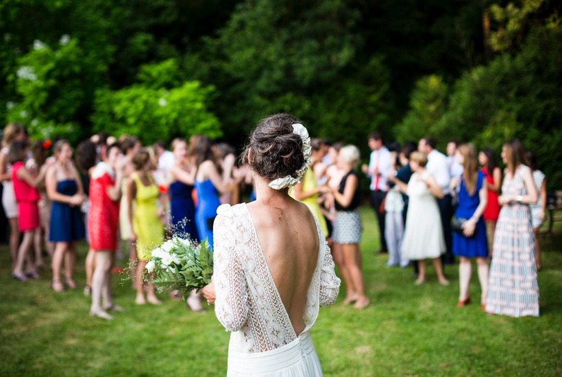 Was ziehe ich an, wenn ich zur Hochzeit eingeladen bin?