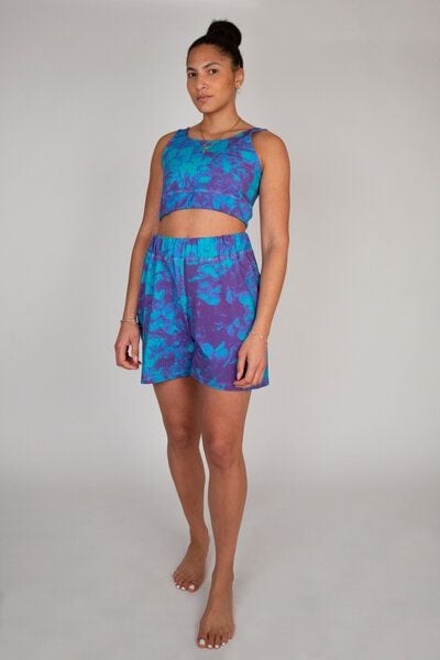 ꩸᭪ၡိကြား (BLÆNQ) Damen Kurze Yoga Shorts // All-Over-Print // Flying Lotus // Bio-Baumwolle von ꩸᭪ၡိကြား (BLÆNQ)