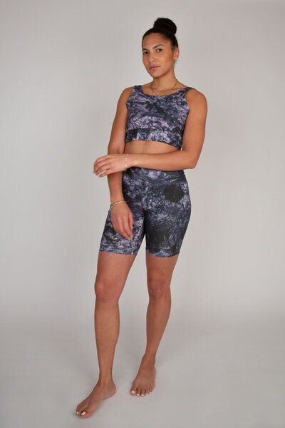 ꩸᭪ၡိကြား (BLÆNQ) Damen Yoga BH & kurze Leggings // All-Over-Print // Almost There // Bio-Baumwolle von ꩸᭪ၡိကြား (BLÆNQ)