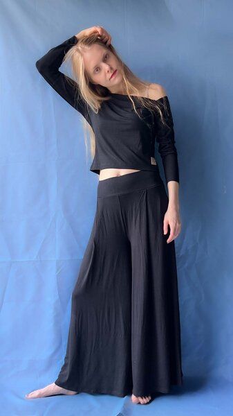10 BODIES Asymmetrical Longsleeve aus Ecovero Premium Viscose 10 BODIES Asymmetrical Longsleeve aus Ecovero Premium Viscose von 10 BODIES